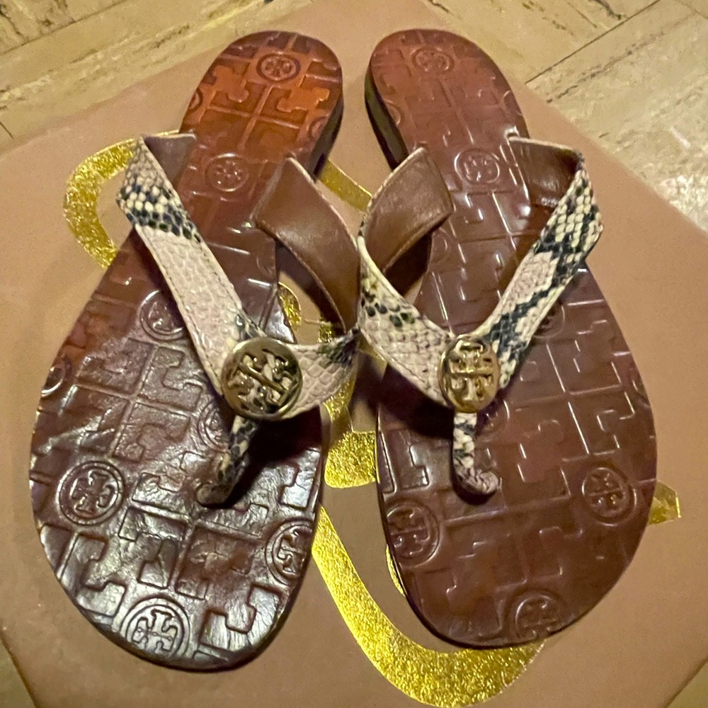 Tory burch Tong Flat Sandals 7M